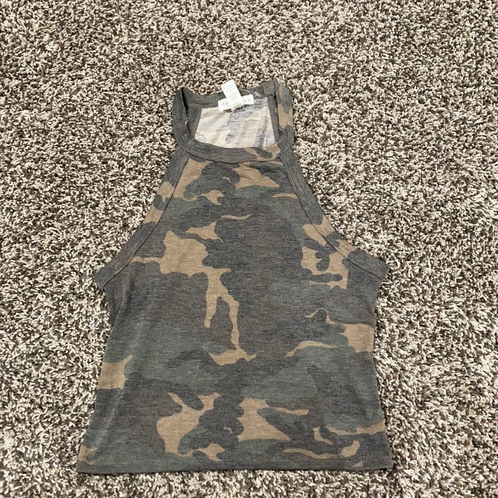 Sleeveless camo tank top